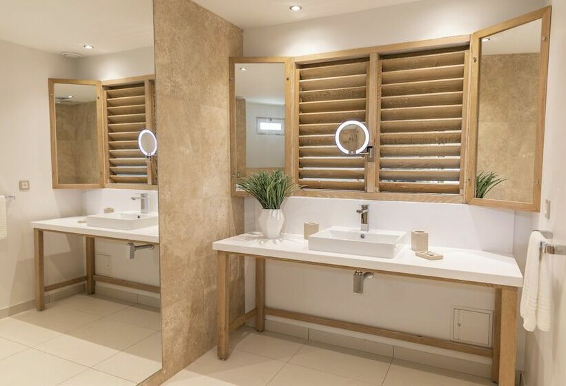 سوییت جونیور لوکس, La Playa Orient Bay