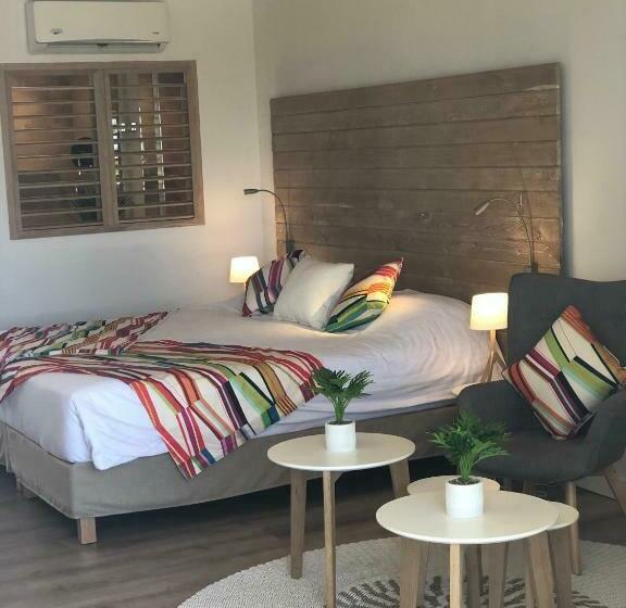 سوئیت جونیور کلاسیک, La Playa Orient Bay