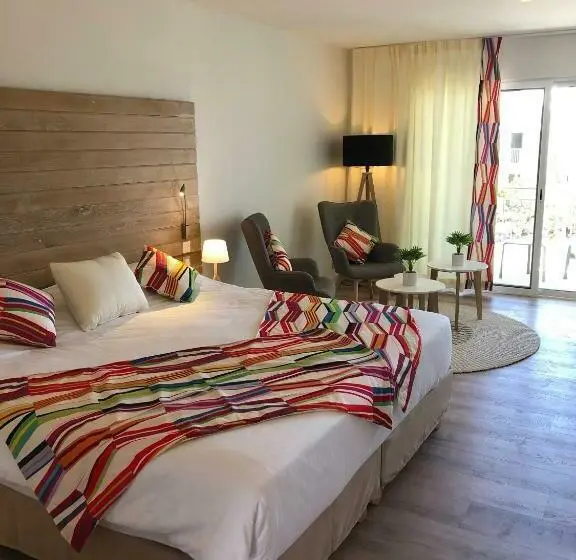 سوئیت جونیور کلاسیک, La Playa Orient Bay