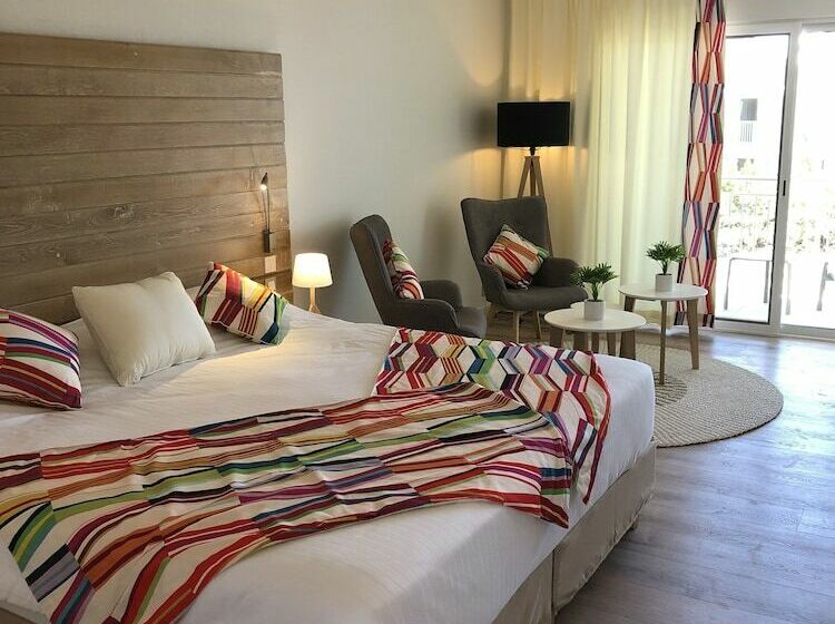 سوئیت جونیور کلاسیک, La Playa Orient Bay