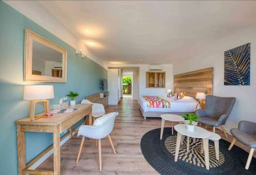 سوئیت جونیور کلاسیک, La Playa Orient Bay