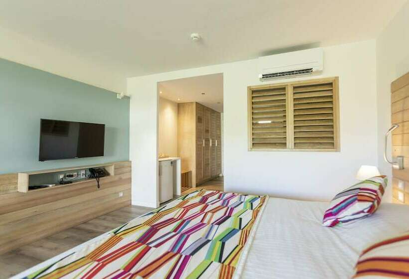 سوئیت جونیور کلاسیک, La Playa Orient Bay