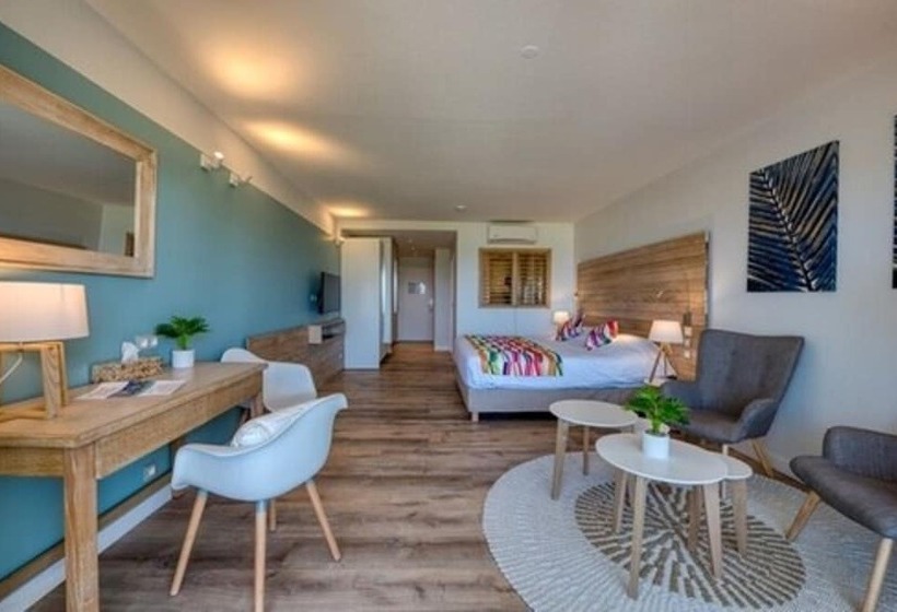 سوئیت جونیور کلاسیک, La Playa Orient Bay