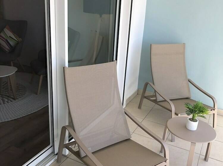 سوئیت جونیور کلاسیک, La Playa Orient Bay