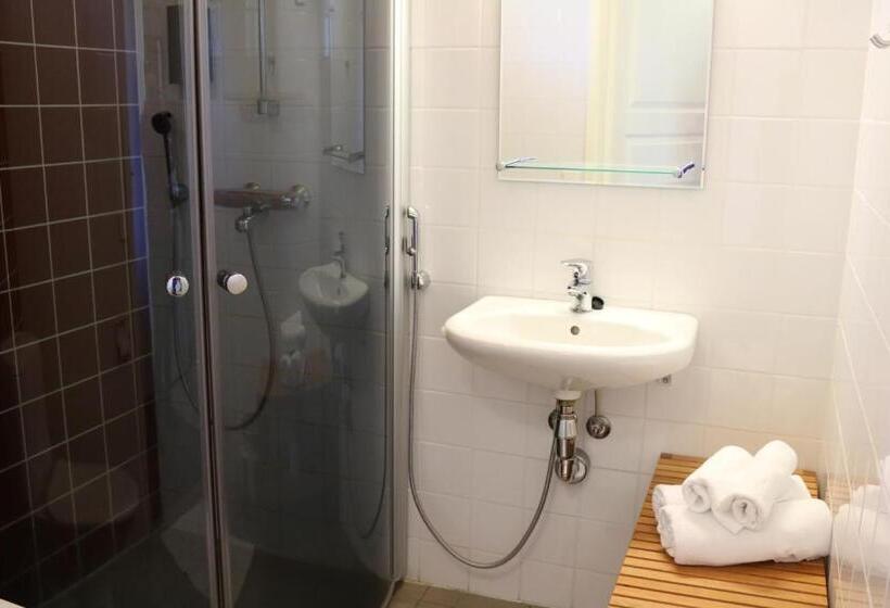 דירת חדר, Oravi Apartments