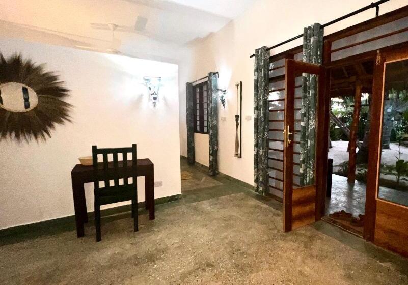 スーペリアの４人部屋, Promised Land Lodge