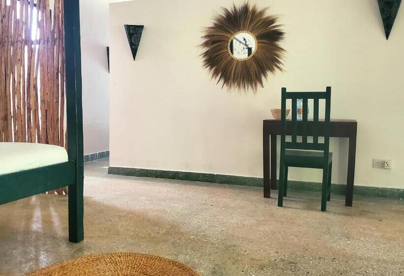 スーペリアの４人部屋, Promised Land Lodge