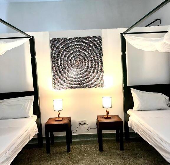 スーペリアの４人部屋, Promised Land Lodge