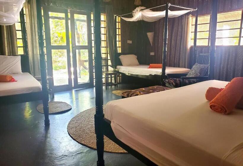 エコノミー４人部屋, Promised Land Lodge