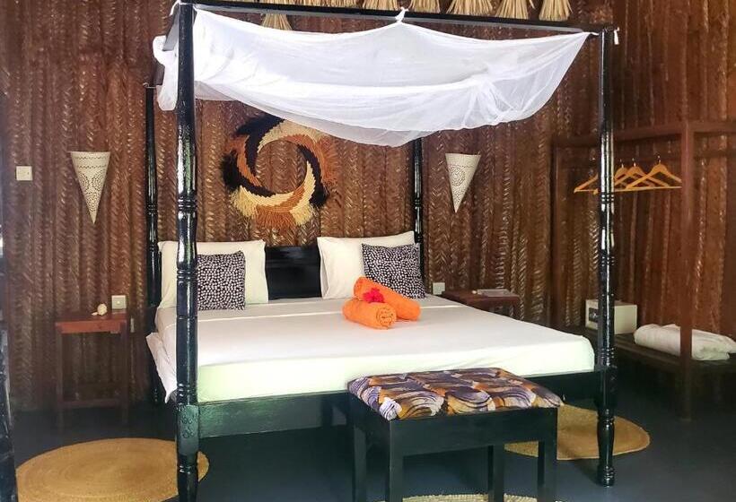 エコノミー４人部屋, Promised Land Lodge