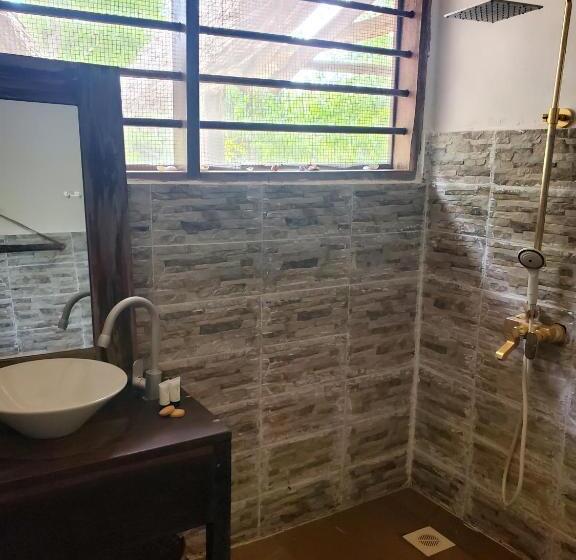 オーシャンビュースタンダードルーム, Promised Land Lodge