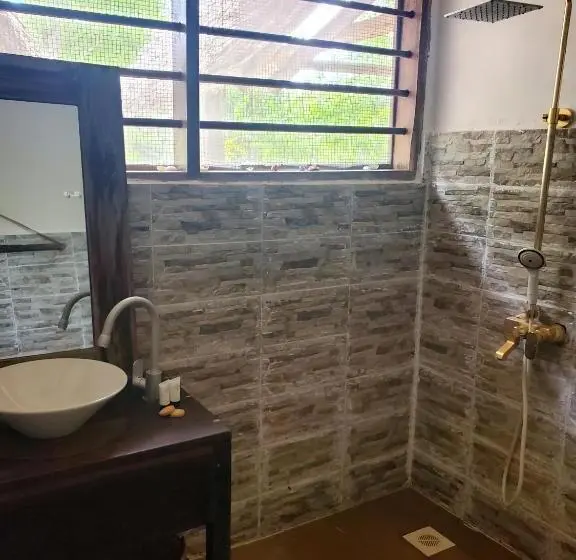 اتاق استاندارد با چشم‌انداز دریا, Promised Land Lodge