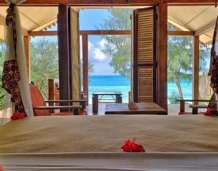 اتاق استاندارد با چشم‌انداز دریا, Seasons Lodge Zanzibar