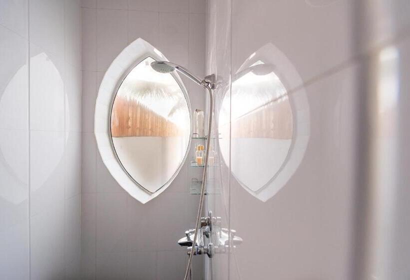 스위트 킹사이즈 침대, Sofia Sea View