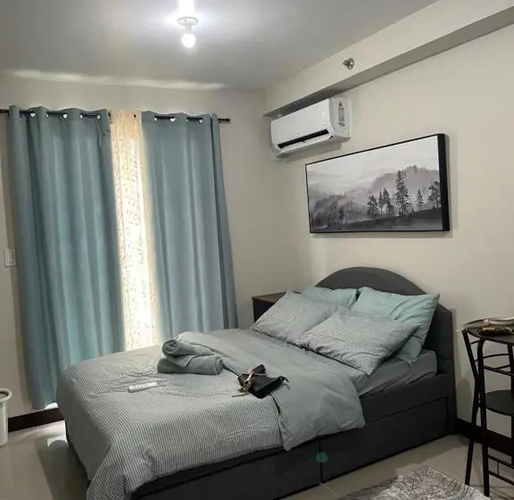 Chambre Economy, Ellie