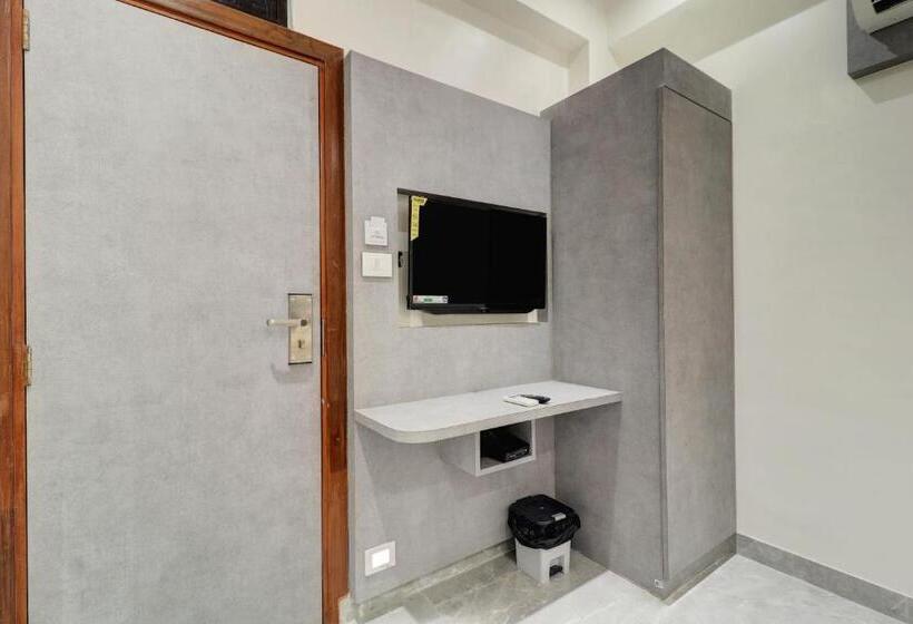 اتاق استاندارد سه نفره, Enigma Inn