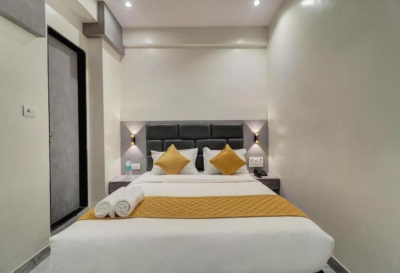 اتاق استاندارد سه نفره, Enigma Inn