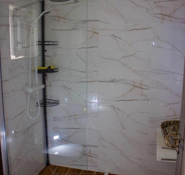 디럭스 룸, Ami S Home