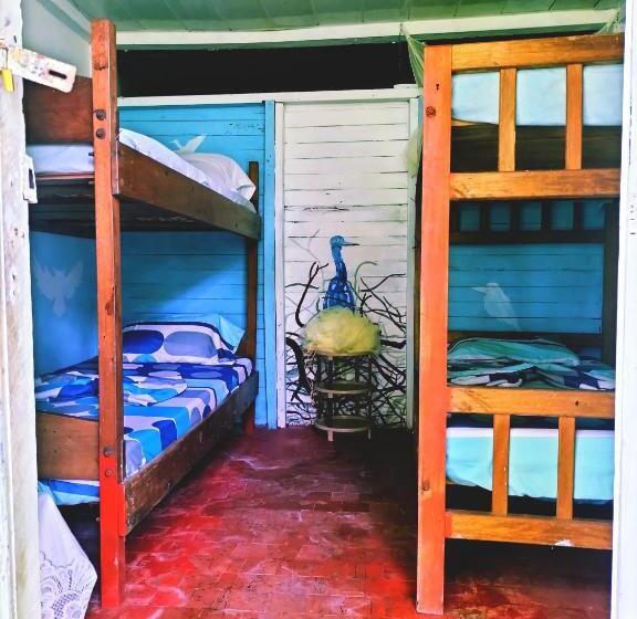 四人豪华间, Wira Hostal