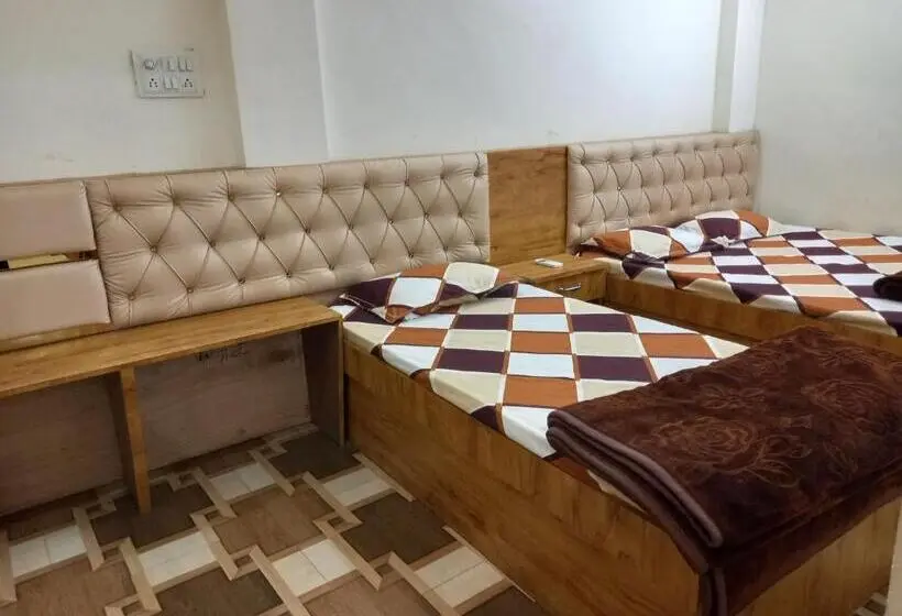 اتاق لوکس خانوادگی, Yuvan Palace