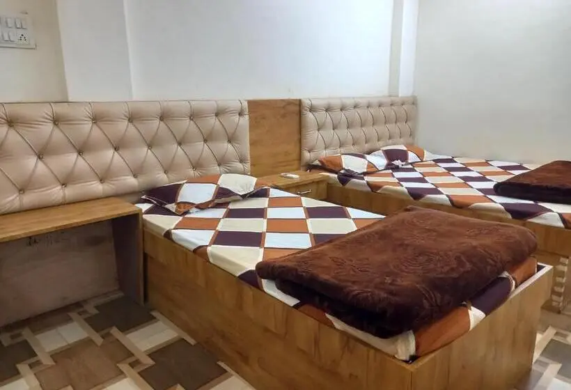 اتاق لوکس خانوادگی, Yuvan Palace