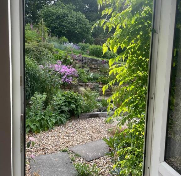 غرفة قياسية, Honey House