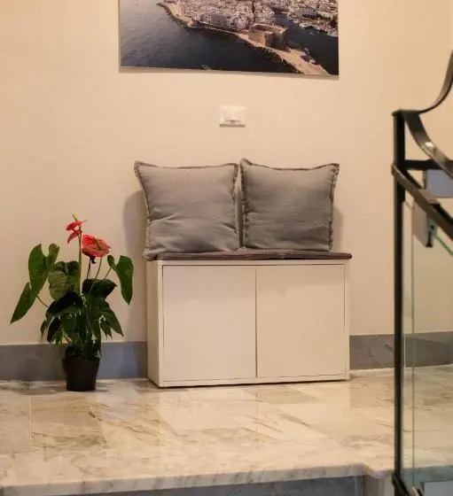 海の見えるスタンダードスタジオ, La Casa Di Mest Pepp