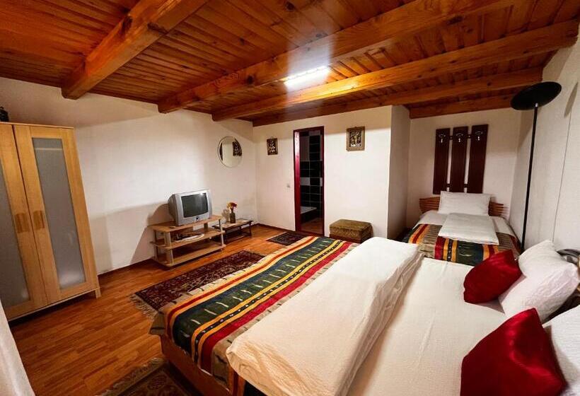 标准三人间, Maya & Elena