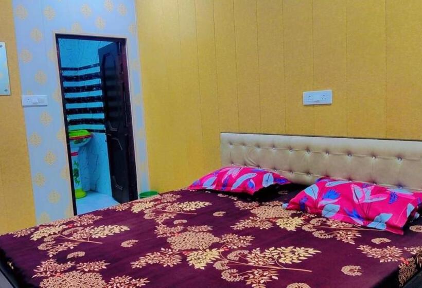 Quarto Deluxe, Shree Banke Bihari Atithi Bhawan
