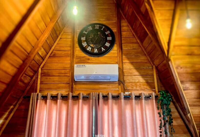 プールの見えるスタンダードトリプルルーム, Tantor Resort Habarana