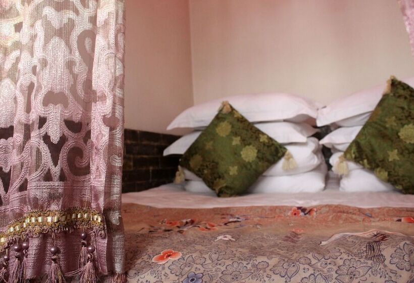 غرفة رومانسية, City Wall Old House.ji Residence