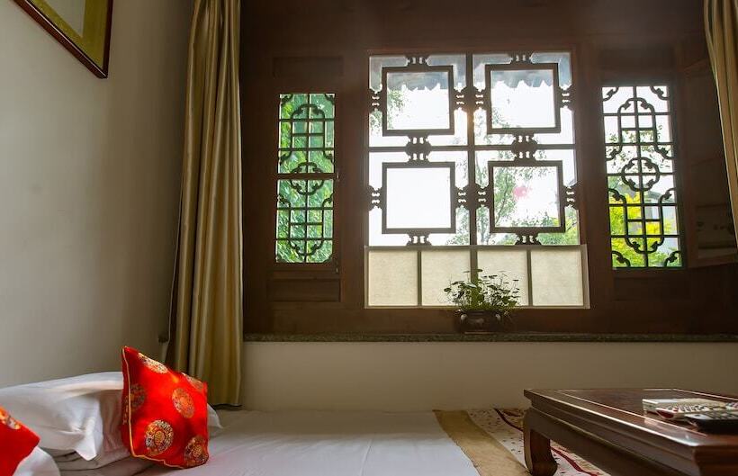 Family Suite, City Wall Old House.ji Residence