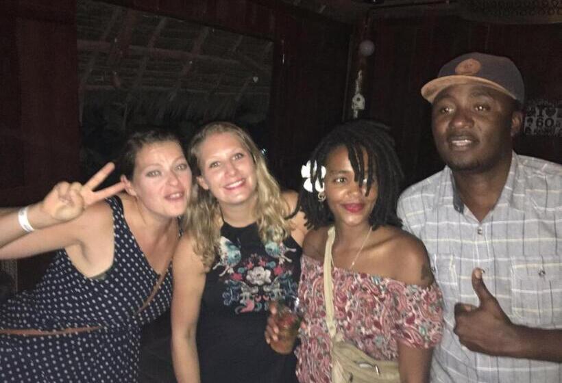 اتاق استاندارد, Mwana House