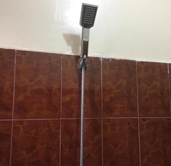 اتاق اکونومی, Mwana House