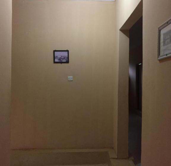 اتاق اکونومی, Mwana House