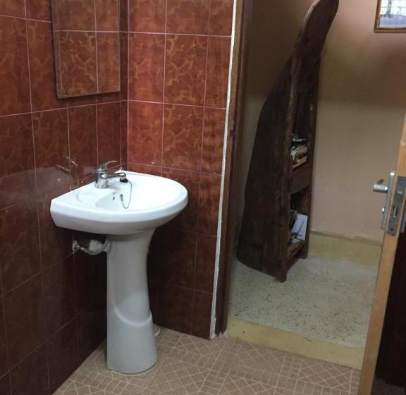 اتاق اکونومی, Mwana House