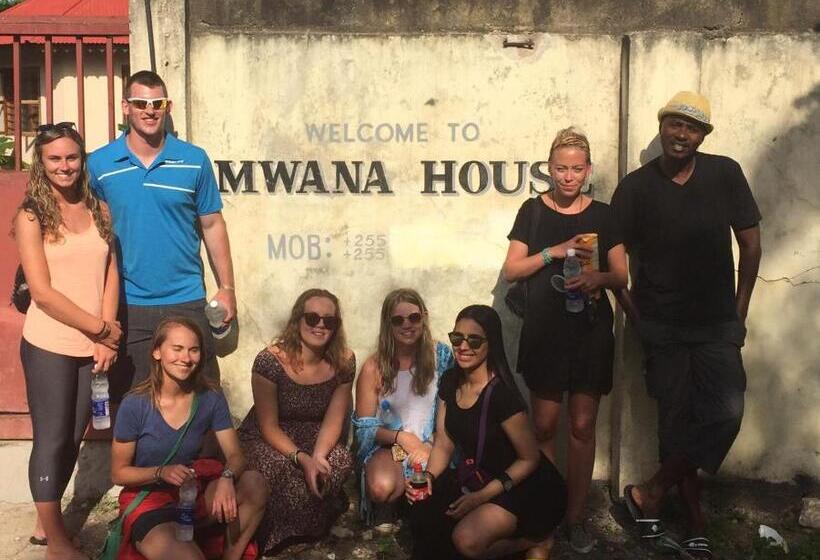 اتاق اکونومی, Mwana House