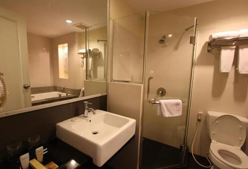 キングサイズベッドのデラックスルーム, Harmoni One Convention Hotel And Service Apartments