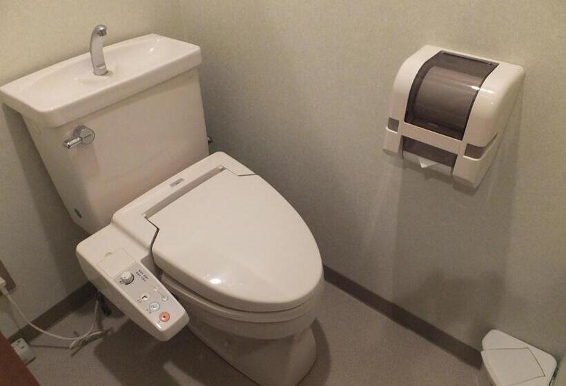 חדר משפחתי, Akakura Wakui