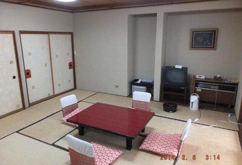 חדר מוזל מקלחת משותפת, Akakura Wakui