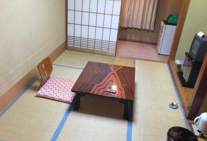 חדר סטנדרט יחיד, Akakura Wakui