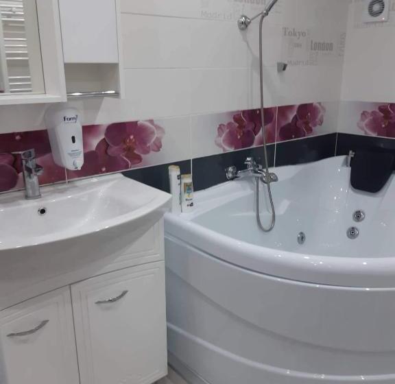 اتاق استاندارد سه نفره, Kalyan & Spa