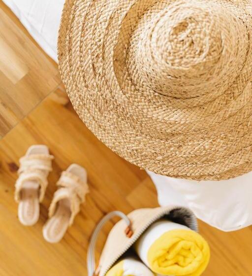 سوییت لوکس, The Beach House Boutique