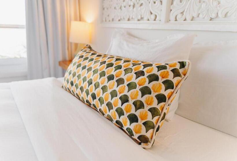 سوییت لوکس, The Beach House Boutique