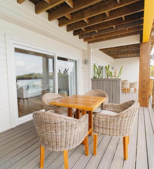 سوییت لوکس, The Beach House Boutique