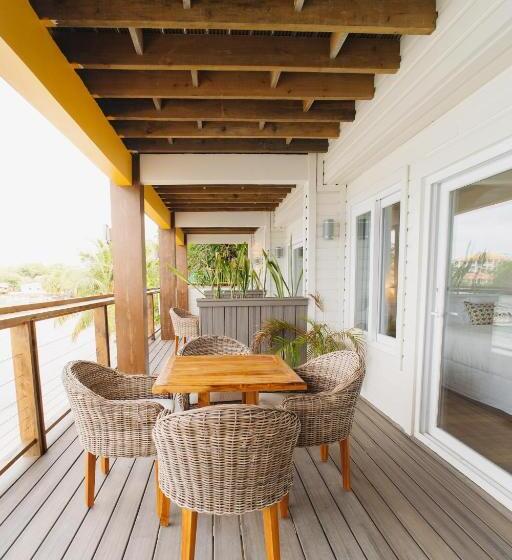 سوییت لوکس, The Beach House Boutique