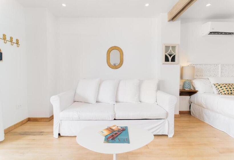 سوییت, The Beach House Boutique