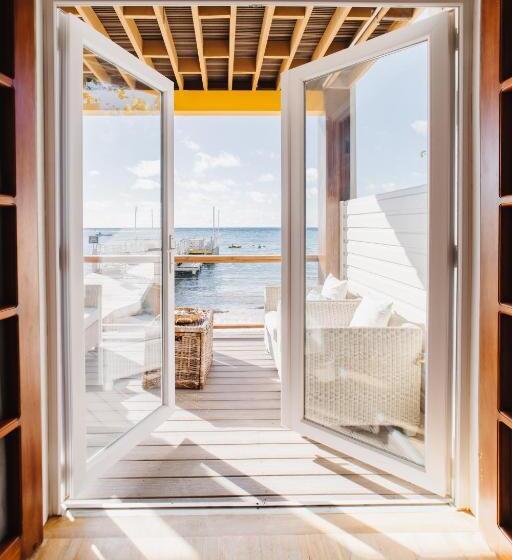 سوئیت پریمیوم, The Beach House Boutique