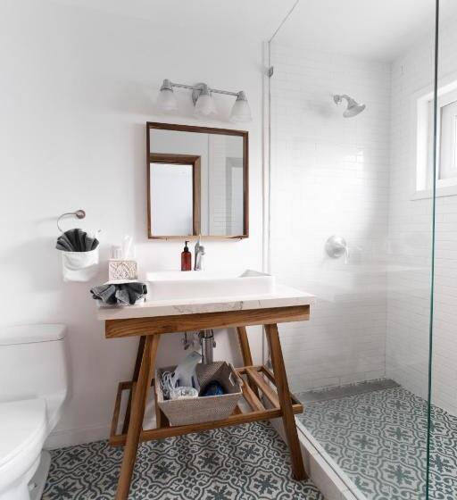 سوییت لوکس, The Beach House Boutique