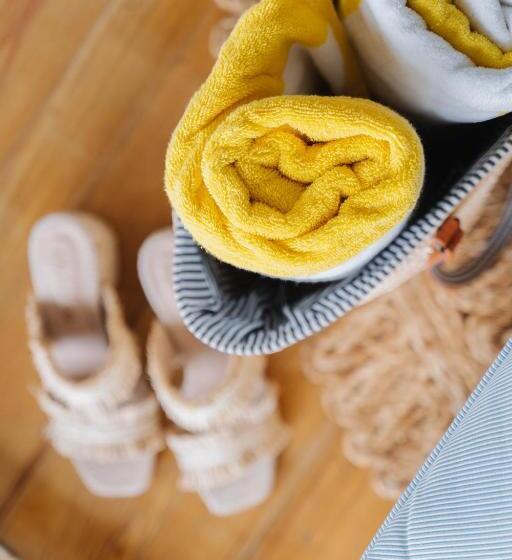 سوییت لوکس, The Beach House Boutique